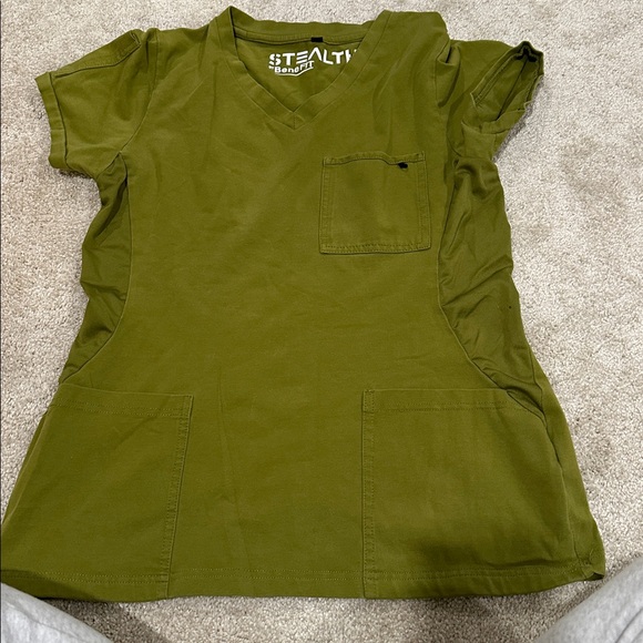 Benefit Olive Green Top - Picture 1 of 2